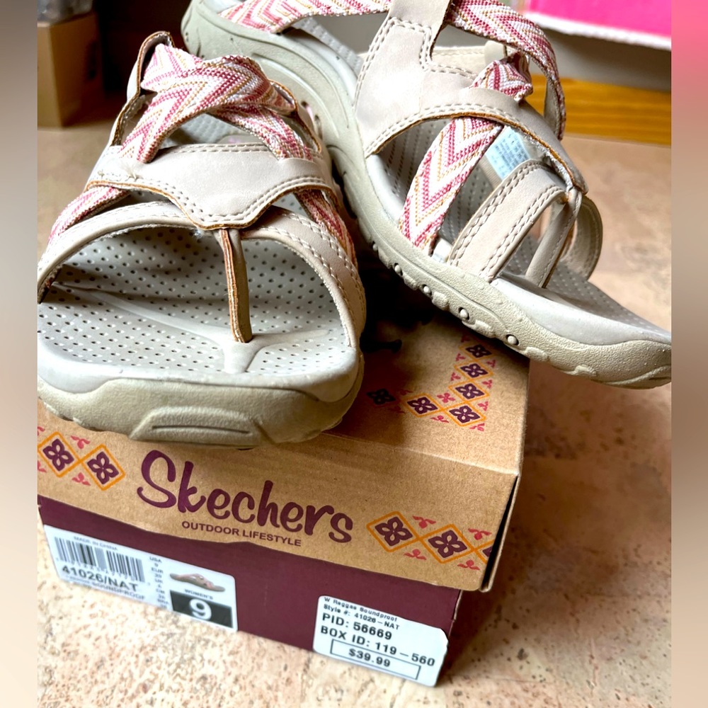 Skechers Reggae Soundproof sandals, natural, size 9, worn once